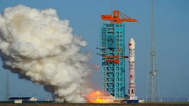 விண்வெளியிலிருந்து திரும்பிய ராக்கெட்டை வெற்றிகரமாக தரையிறக்கி சீனா சாதனை