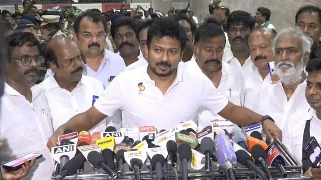 “எதற்கெடுத்தாலும் எதிர்க்கட்சிகள் மீது பழி!” – தவெக அரசை உதயநிதி ஸ்டாலின் கடும் சாடல்